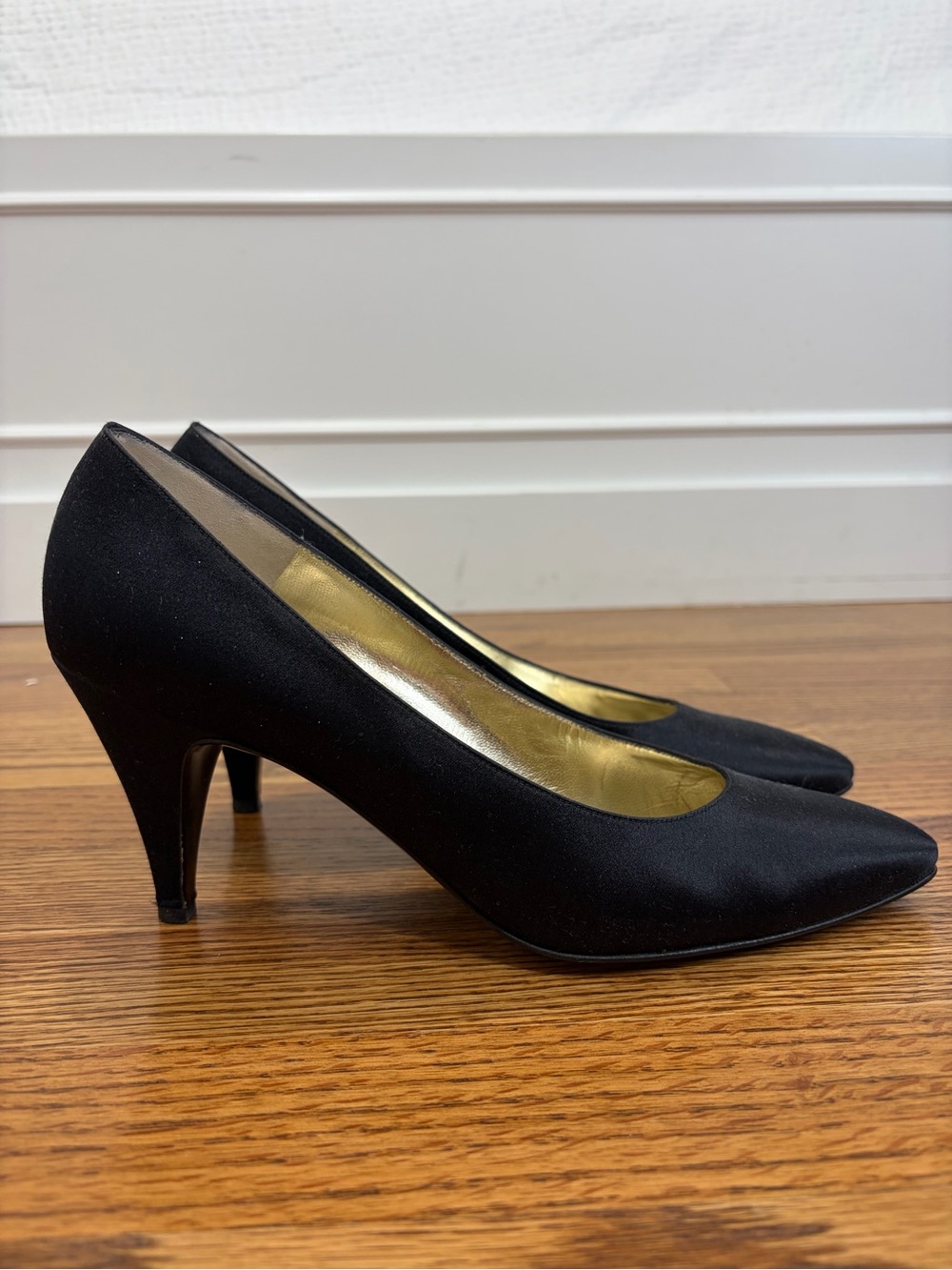Bruno Magli Black Satin Pointed-Toe Heels Pumps (9.5 X-narrow)